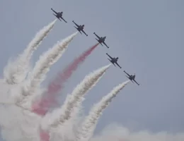 TEKNOFEST için Türk Yıldızları ve Solo Türk deneme uçuşu yaptı.