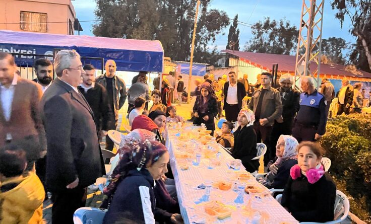 Karataş Belediyesi İftar Programları düzenliyor.