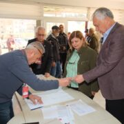 Karalar ve eşi Nuray Karalar, CHP’nin Cumhurbaşkanı adayını belirlemek için oy kullandı.